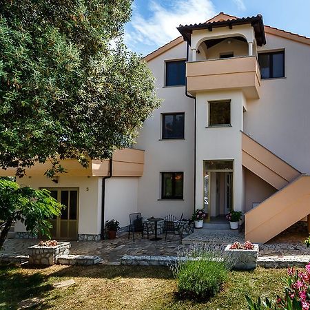 Rimbaldo Apartments Крк Экстерьер фото