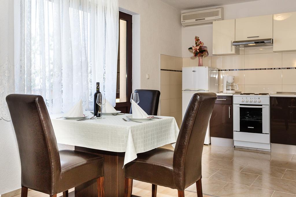 Rimbaldo Apartments Крк Экстерьер фото