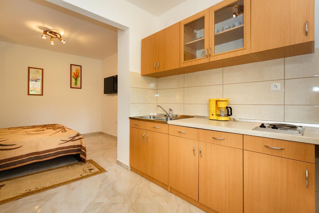 Rimbaldo Apartments Крк Экстерьер фото