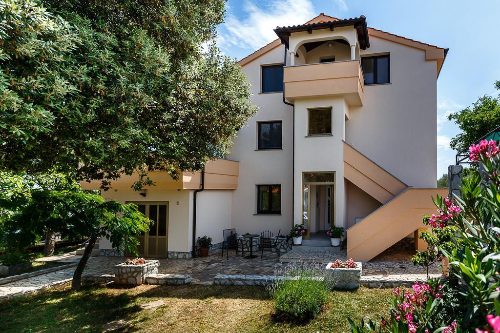 Rimbaldo Apartments Крк Экстерьер фото
