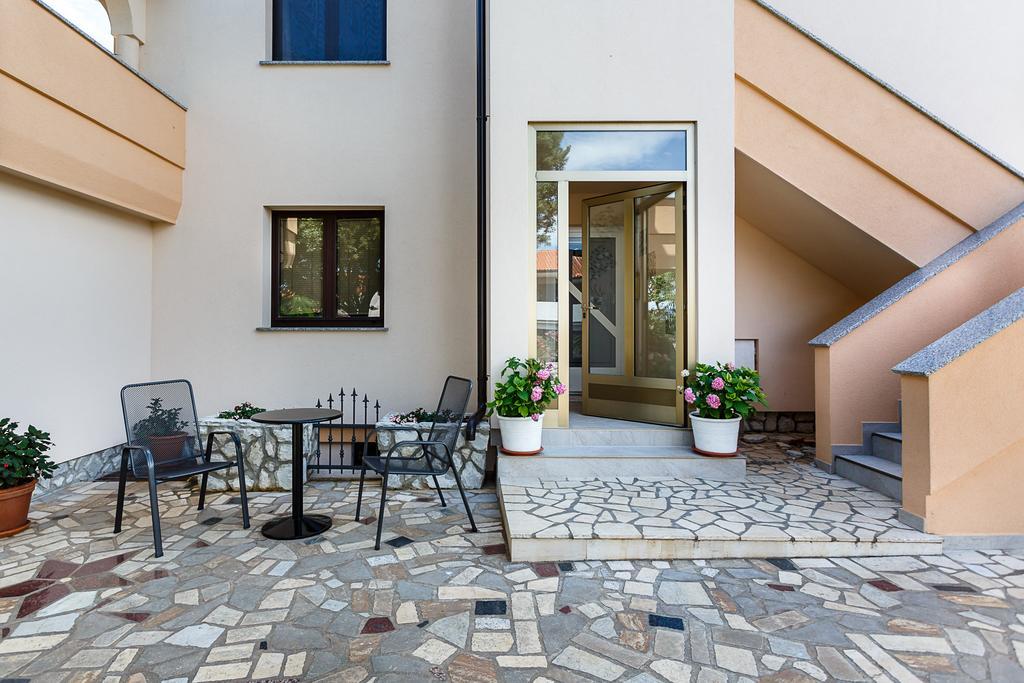 Rimbaldo Apartments Крк Экстерьер фото