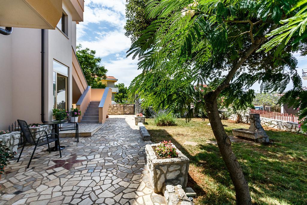 Rimbaldo Apartments Крк Экстерьер фото