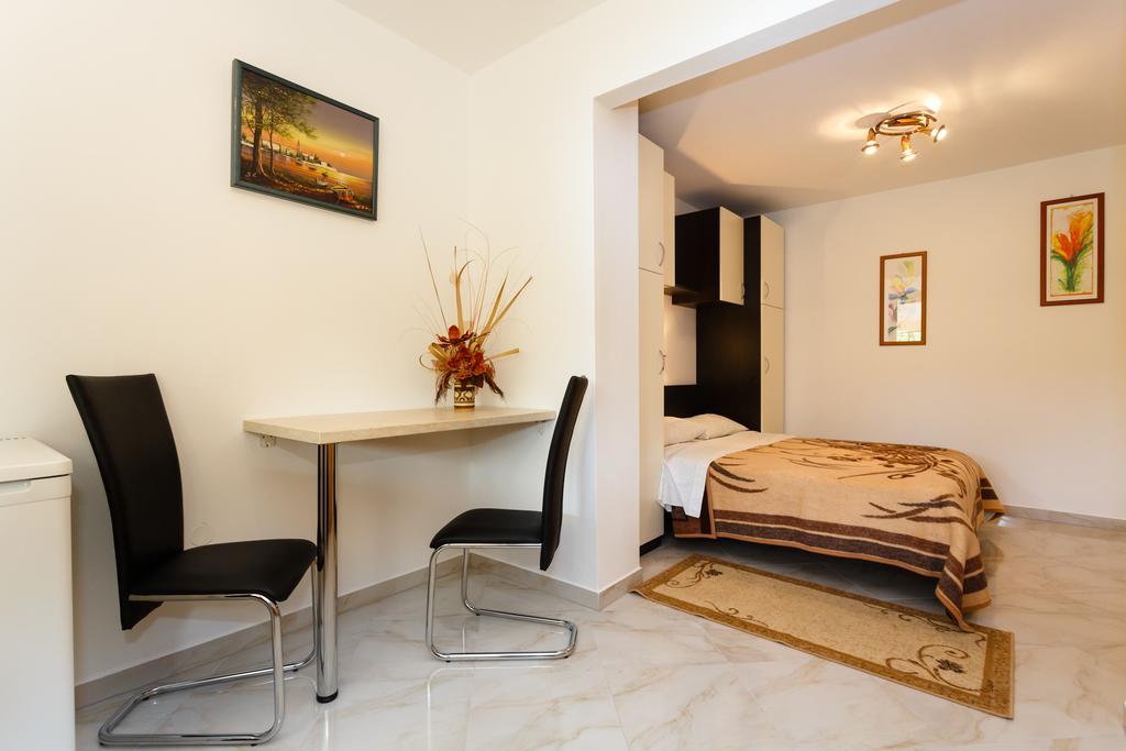 Rimbaldo Apartments Крк Экстерьер фото
