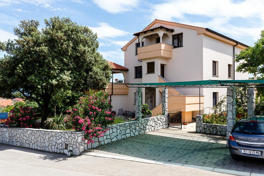 Rimbaldo Apartments Крк Экстерьер фото