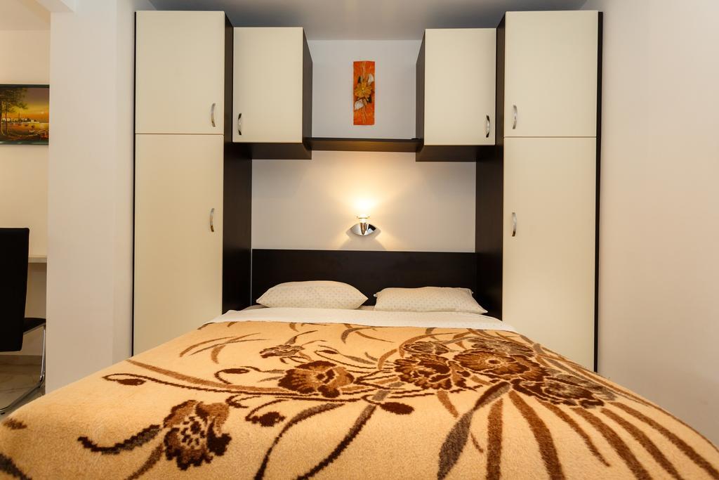 Rimbaldo Apartments Крк Экстерьер фото